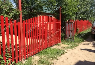 Забор евроштакетник горокой в Благовещенске цвет рубин
